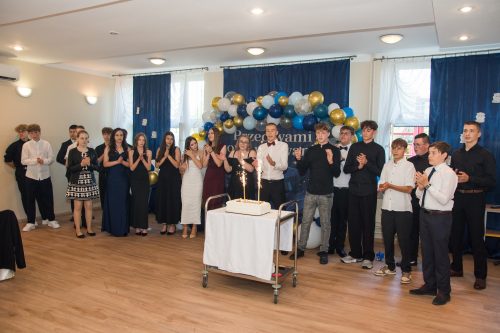 bal 8 klasy 207
